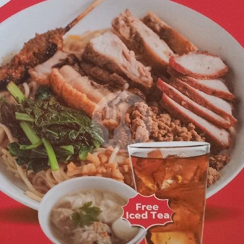 Lucky 8 Roast Pork Noodle: A Must-Visit Culinary Gem in Kuta