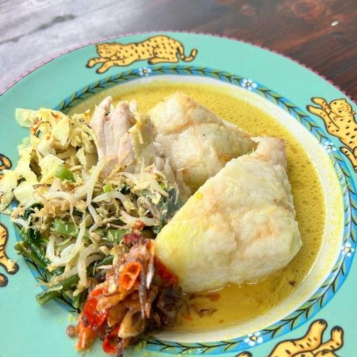 Tipat Kuah Penyemeng menu Ayam Plecing Kampung, Renon