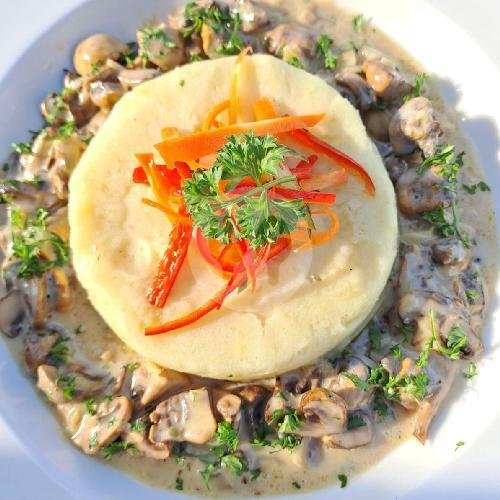 Beef Stroganoff, Choose : Mashed Potato Or Buckwheat menu Vkusno ( Dumpling, Syirniki, Olivier, Blini ), Nusa Dua