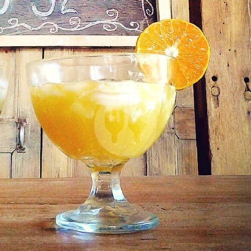 Es Kelapa Muda Jeruk menu Warung Lunak Bali The Joglo