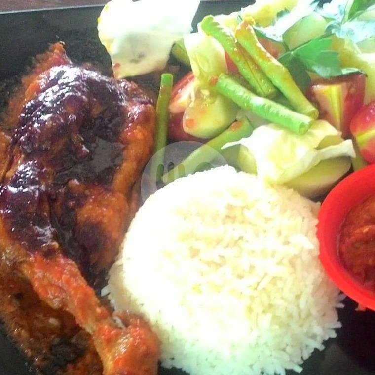 Ayam Pedas Manis menu Lalapan Makrul, Senggigi