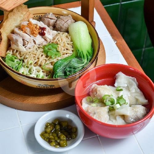 Bakmie Asin Complete menu Noodle Bar By Bakmie Rantang Ayam Rebus, Kerobokan Kelod