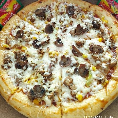 Chicken Mushroom Mozzarella Size 24-25 (LARGE) menu Hanaya Pizza, Selatan Pagutan