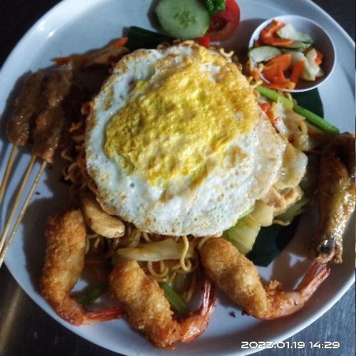 Mie Goreng Raja (Free Ice Tea) menu Warung Sobat, Batu Belig
