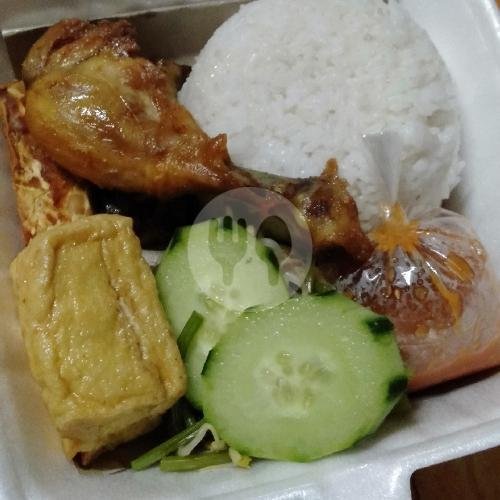 Nasi Tempong Ayam menu Teras Rumah Mbak Ulan, Perumahan Puskopad 2