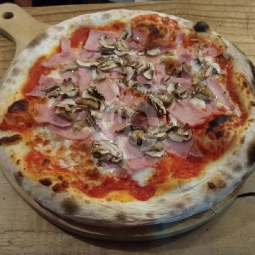 Pizza Prosciutto E Funghi menu Pizza Hub - Italian Pizza, Seminyak