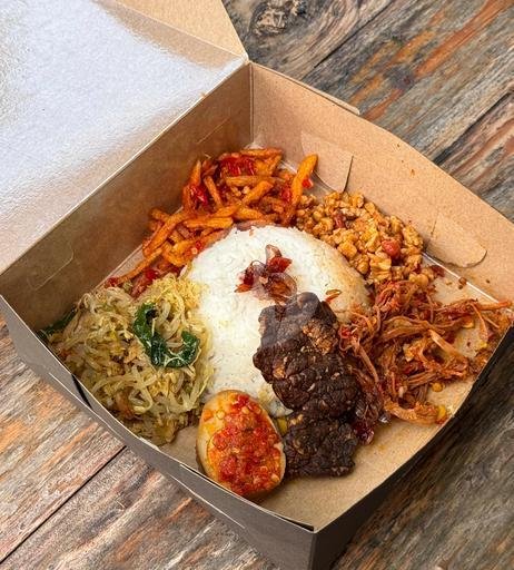 Nasi Kotak Campur Sapi + Kuah Undis menu Ayam Plecing Kampung, Renon