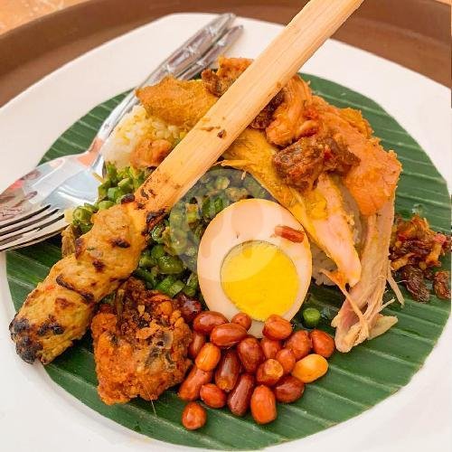 Nasi Ayam Kedewatan (Bungkus) menu Nasi Ayam Kedewatan Sangtu Kuta, Kuta, Tuban, Badung