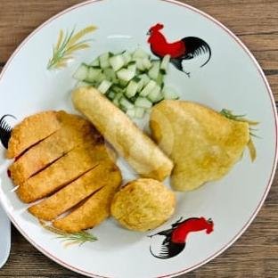 A Culinary Delight at Pempek Wak Giam in Puri Gading