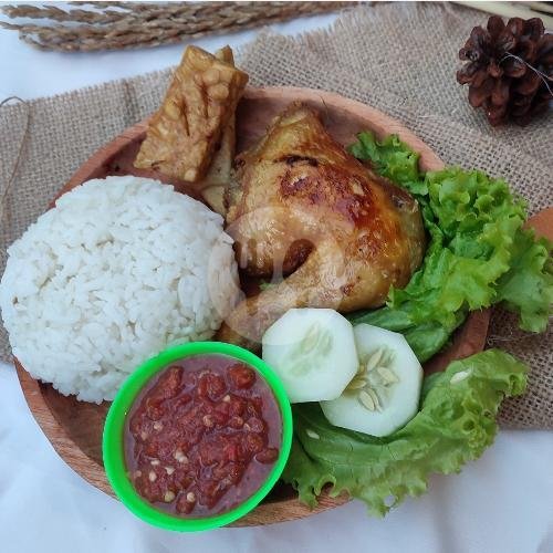 Nasi Ayam Goreng Asap menu Ayam Bakar Tiga Putra, Pemecutan