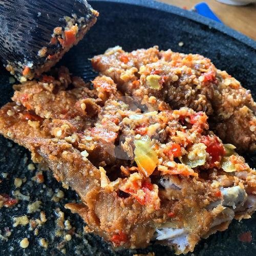 Warung Geprek LV: A Hidden Culinary Gem in Dalung Permai, Bali