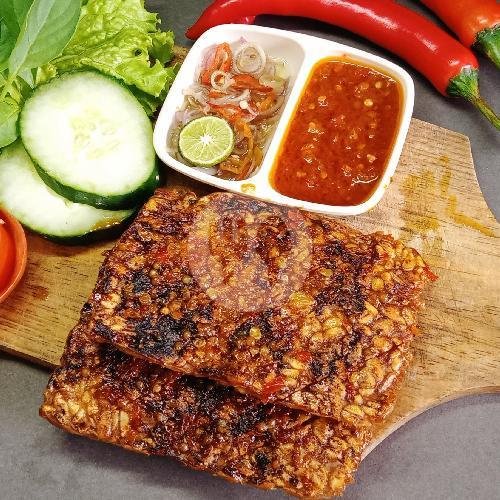 Tempe Bakar Bumbu Merah menu Warung Cedil Ayam Bakar Lalapan Dan Geprek, Sempidi, Mengwi