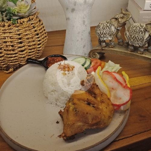 Ayam Goreng Kremes menu Rumpis Kitchen, Dewi Madri