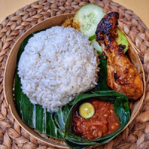 Paha Bawah Bakar + Sambal + Nasi menu Ayam Bakar Maksu, Renon