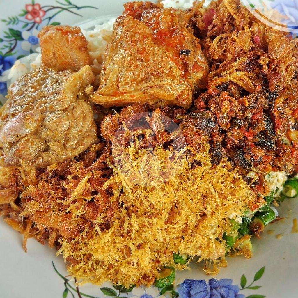 Nasi Campur Ebatan Komplit Ayam + Daging + Belut menu Warung Nasi Ebatan Hj Sari, Sayang-Sayang
