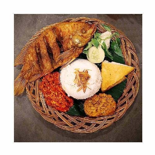 Ikan Nila Goreng + Nasi menu Lalapan Den Bagus 2, Glogor Carik