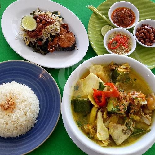 Paket Soup Kepala Ikan + Le Minerale Watee. menu Warung Alody, Canggu