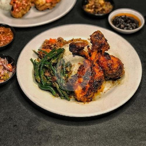 Dua Ayam Lebih Baik (Bakar) menu Ayam Bakar Maksu, Renon