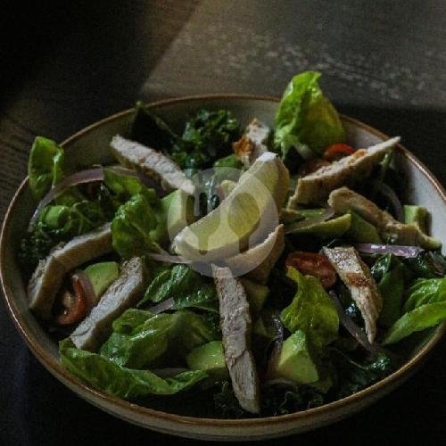 Chicken Avocado Salad menu Basic, Canggu