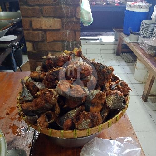 GORENG IKAN TUNA BUMBU ,,, LENGKAP GAESSSS menu RM BALENONG Masakan Padang Dan Nasi Padang, Kuta