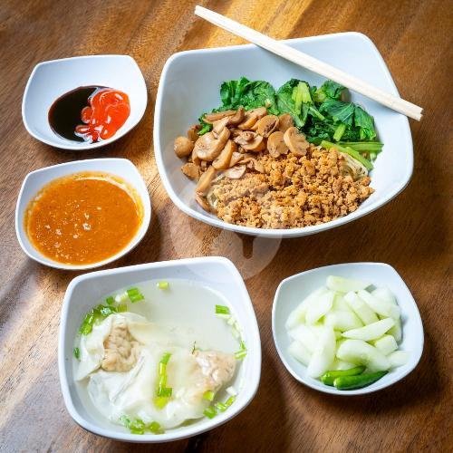 Mie Pangsit Jamur menu Mie Ayam Bandung, Letda Made Putra