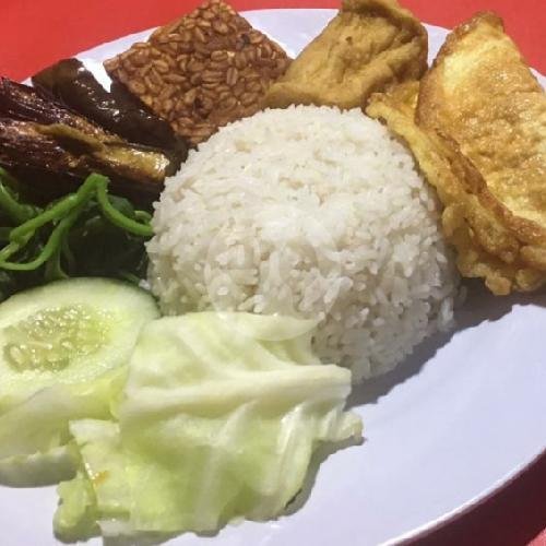 Nasi Tempong 4t+ Nasi menu Warung Bude Nur, Kerobokan