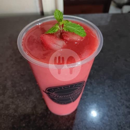 Strawberry Juice 16oz menu Bonaties Donut and Pizza, Tangkuban Perahu