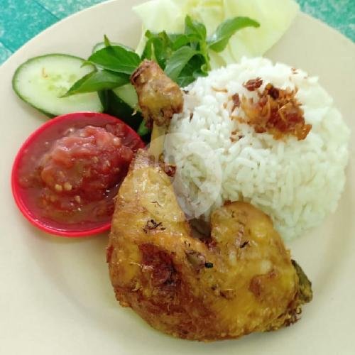 Lalapan Ayam + Nasi menu Warung Bu Raesa, Lebak Sari