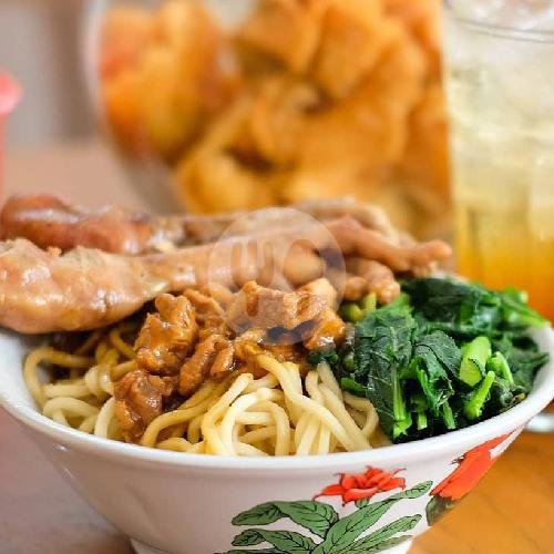 Mie Ayam Ceker + Es Jeruk menu Mie Ayam Solo Pak Pandu, Bung Tomo