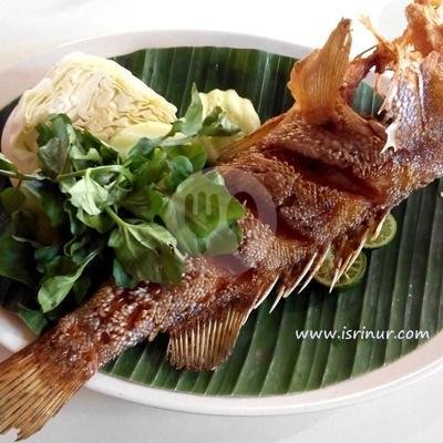 Ikan kerapu Goreng menu Lalapan Seafood Ayam dan Ikan Bakar Selera Kita, WR. Supratman