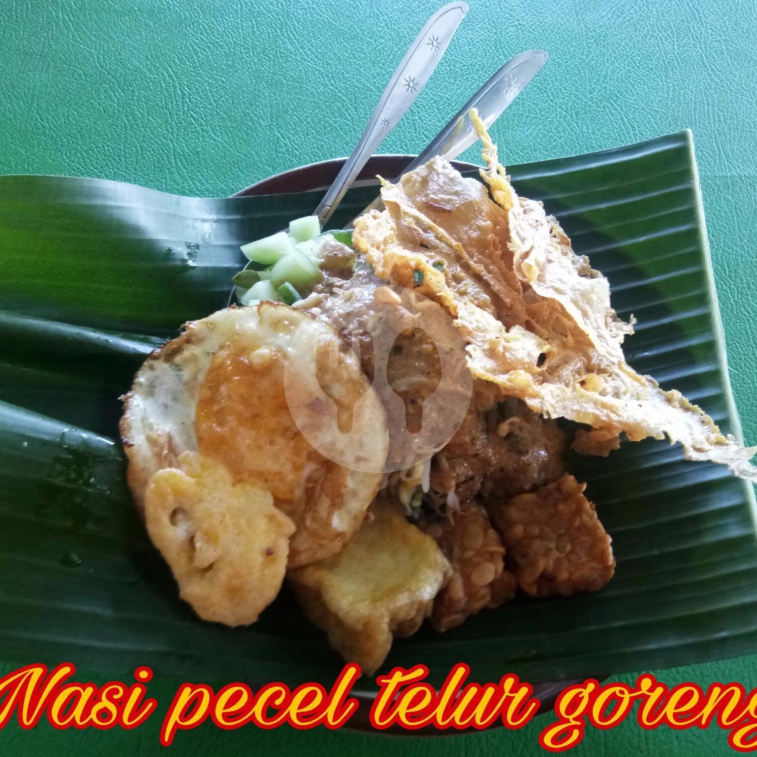 Nasi Pecel + Telur Goreng menu Nasi Pecel Pincuk Sambal Tumpang Marem Nganjuk, Teuku Umar