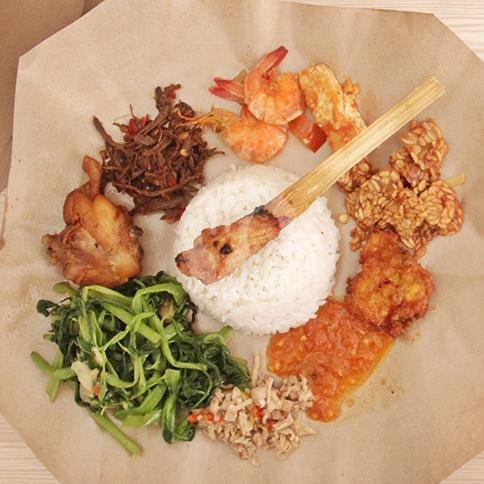 Nasi Bungkus Sayur Gonde Special Campur ( Ayam dan Sapi ) menu Warung Oky Spesial Sayur Gonde & Sambal Bongkot, Denpasar Timur