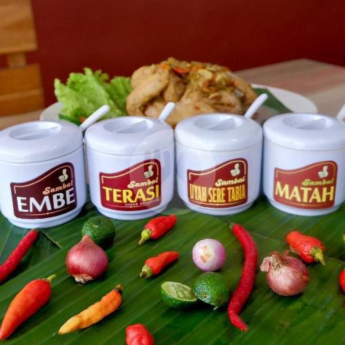 Extra Sambal menu Ayam Betutu Ibu Nia, Merdeka