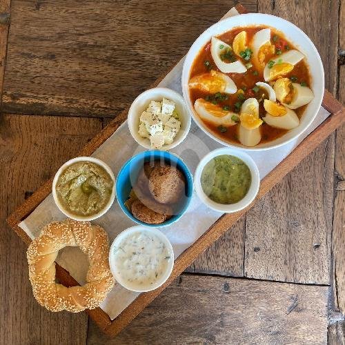 Maghreb Platter menu 7 Islands Bakery & Cafe, Pantai Berawa