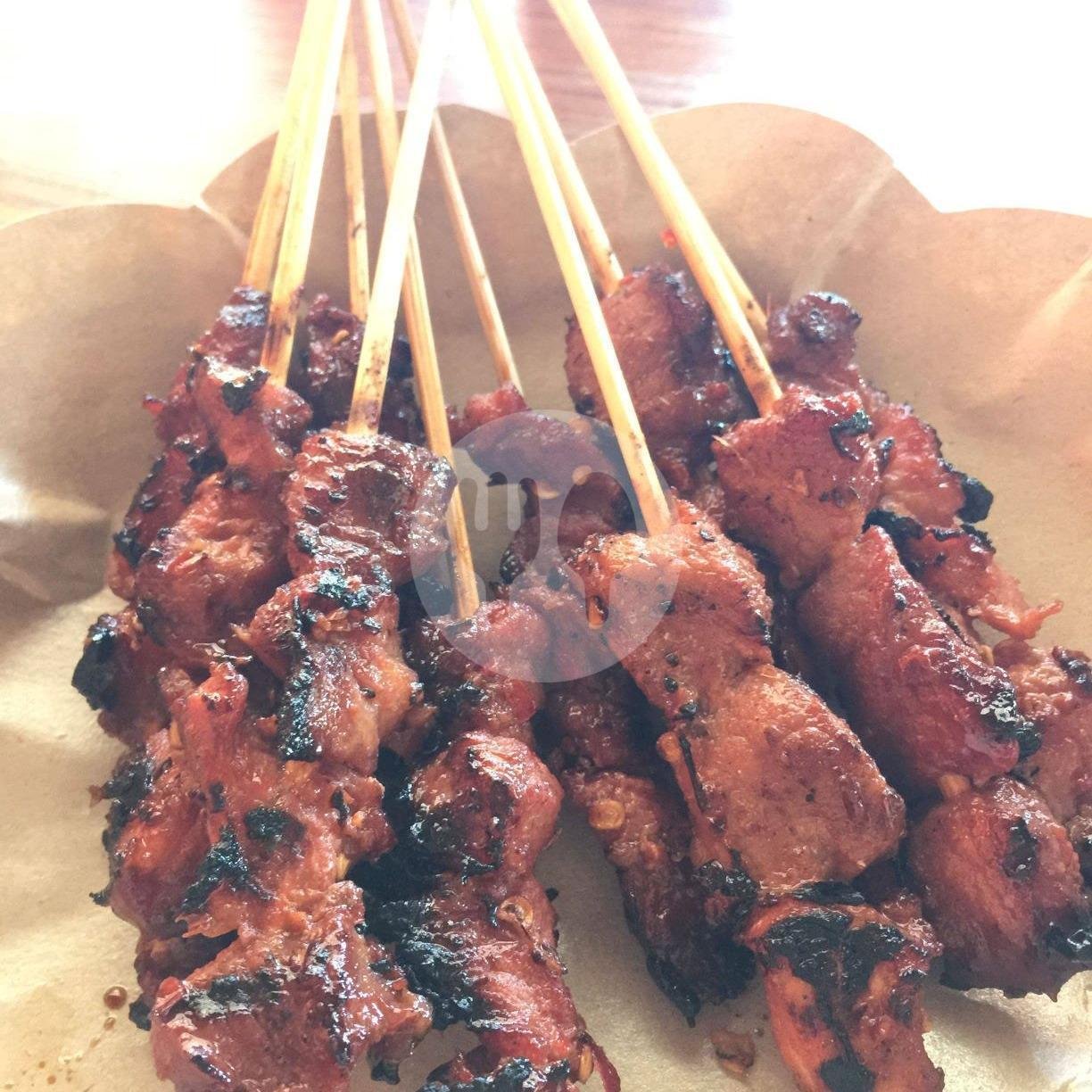 Sate 1 Porsi menu Babi Guling Sari Kembar 99, Teuku Umar