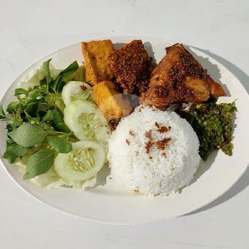 A Nostalgic Culinary Journey at Lalapan Mas Ded, Kediri, Tabanan, Bali