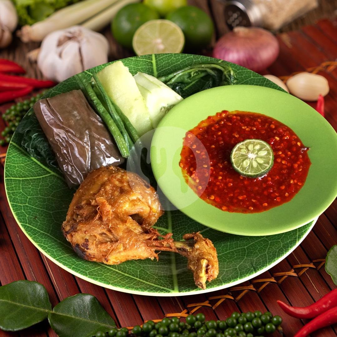 Ayam Goreng Badu menu Nasi Tempong Badu, Kuta