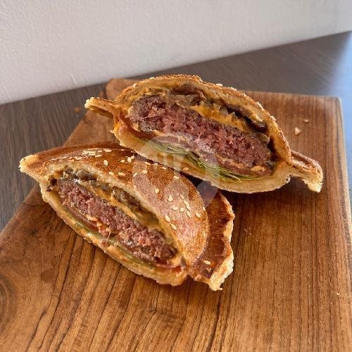 Food Factory Original: A Must-Visit for French Tacos and UFO Burgers in Bali