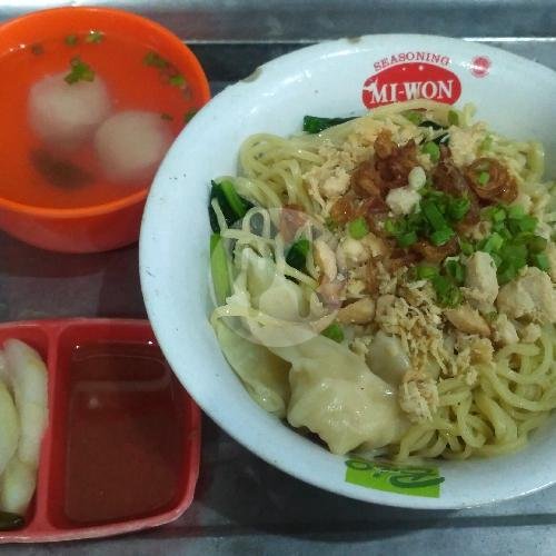 Cwie Mie Ayam Pangsit Bakso Komplit menu Ronde Malang, Imam Bonjol
