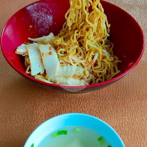 YAMMIEN BASIC PEDAS menu Dapur Singkawang, Denpasar Barat