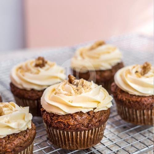 Carrot Cake Gluten Free. Vegan cream Cheese Frosting menu Salad Lab, Padang-Padang