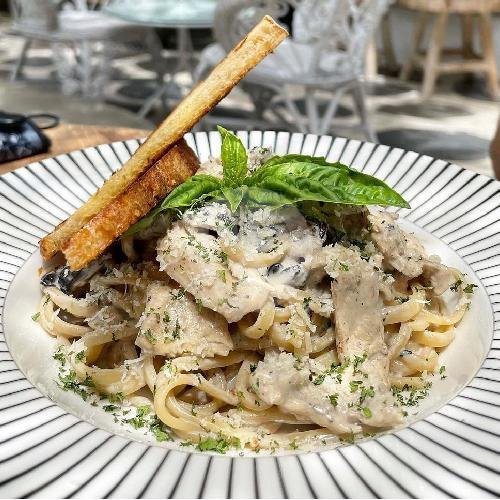 Chicken Mushroom Spaghetti menu Bias Cafe & Bar, Petitenget