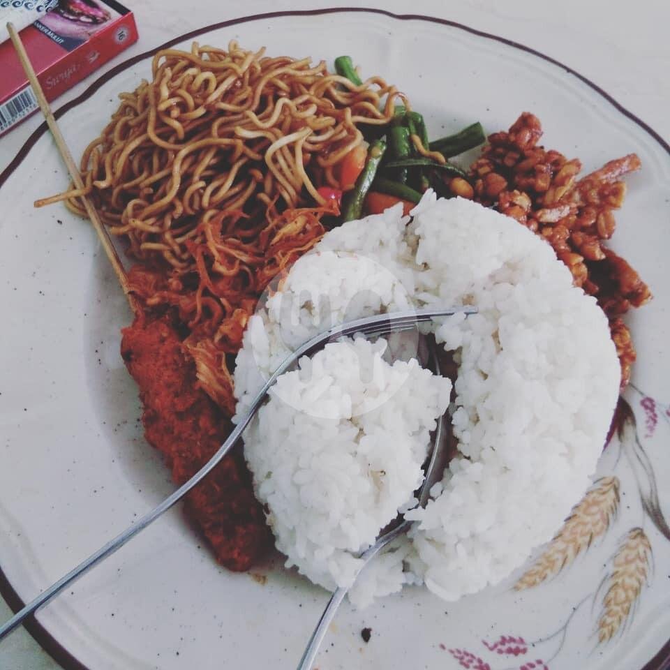 Nasi Box Paket 3 (Campur) menu Warung Zaenah, Kuta