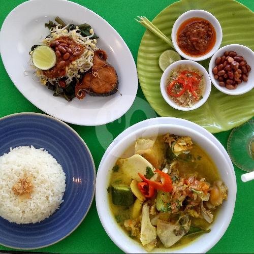 Paket Soup Kepala Ikan+Rice menu Warung Alody, Canggu