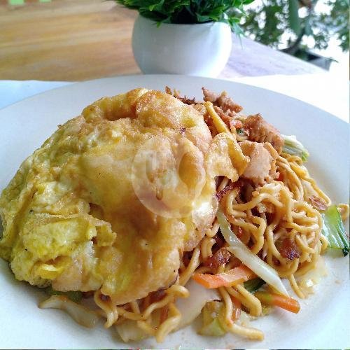 Mie Goreng menu Warung Bu Raesa, Lebak Sari