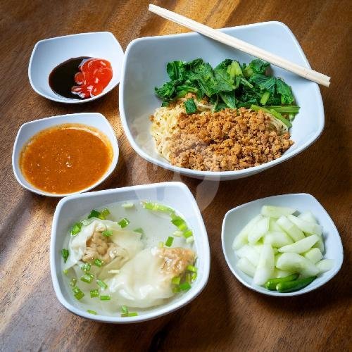 Mie Pangsit menu Mie Ayam Bandung, Letda Made Putra
