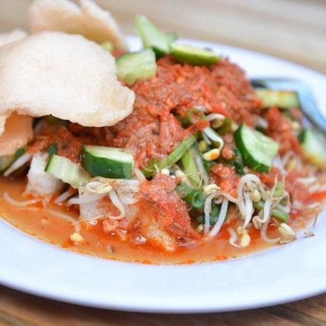 Tipat Plecing Telor Dadar menu Rujak Tipat Bu Yoni, Denpasar