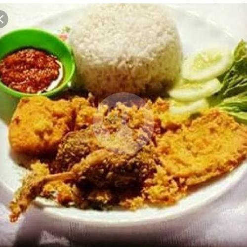 Nasi Bebek Kremes Sambel Setan menu Pecel Pincuk Madiun Mbak Asih, Uluwatu Raya