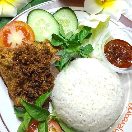 AYAM GORENG LALAPAN + NASI menu Pawon Jero Gria, Blahbatuh