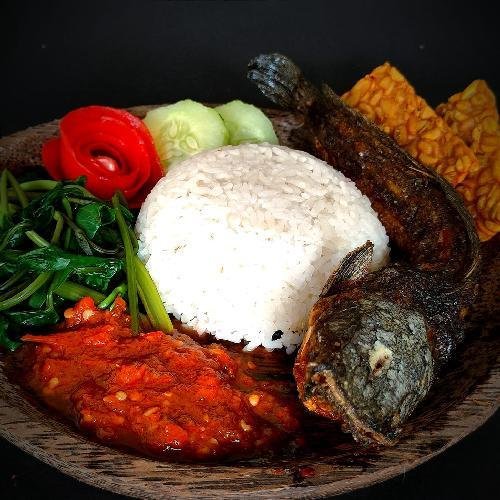 Lalapan Lele + Tempe Goreng + Nasi menu Kubu Kitchen, Lalapan Ayam Bakar Dan Ayam Geprek, Cokroaminoto